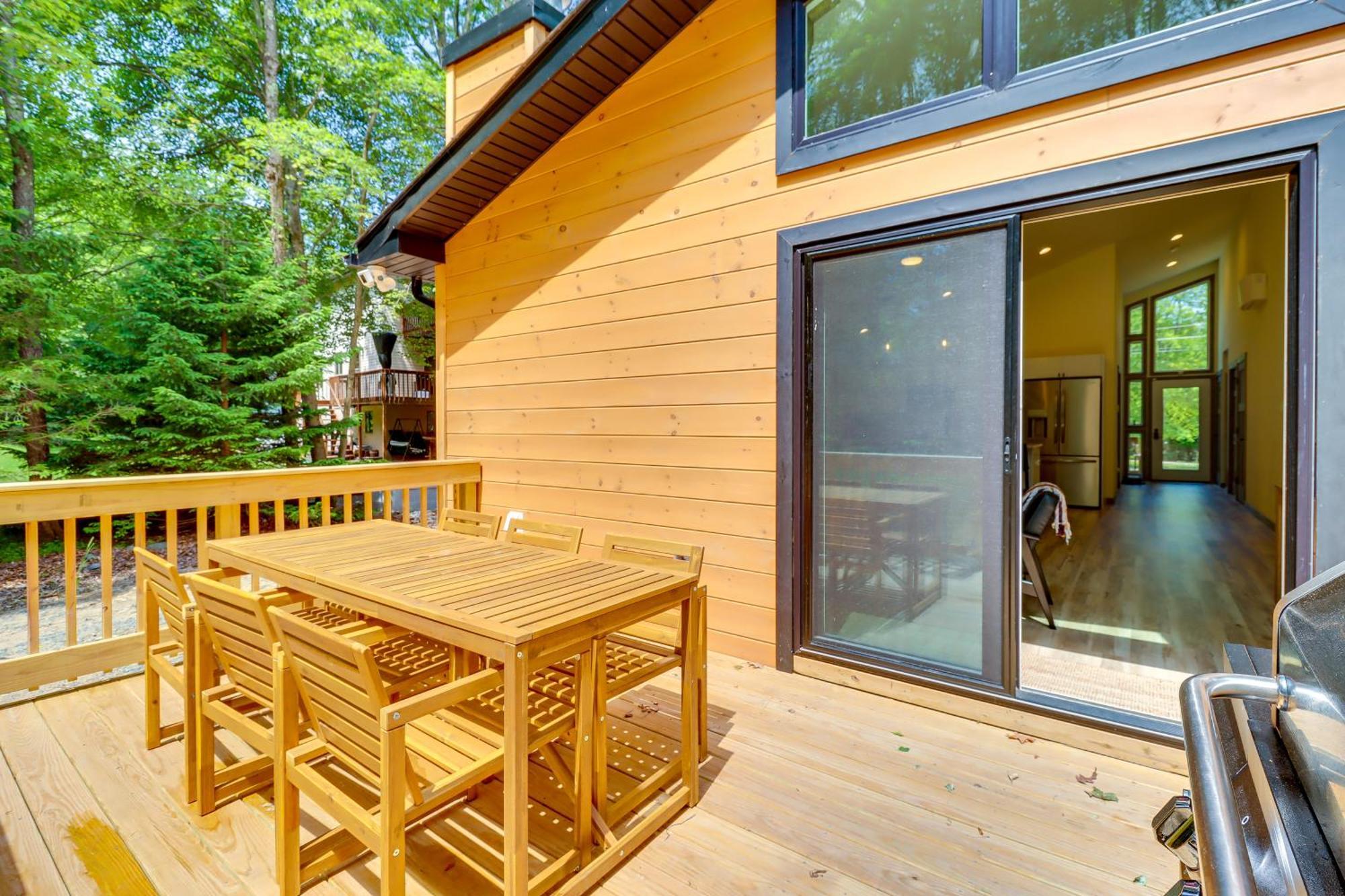 Charming Poconos With Pool And Access! Holiday home Albrightsville